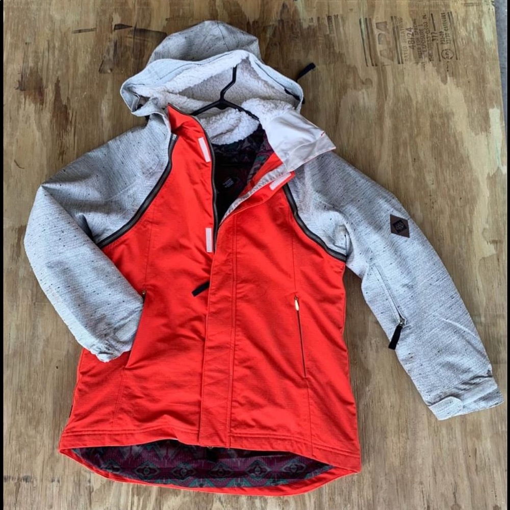 Women’s Snowboard/Winter Jacket